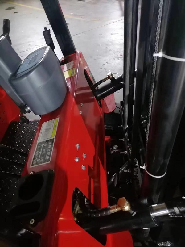 Τεχνουργήματα ντίζελ και ηλεκτρικά φορτηγά φορτηγά