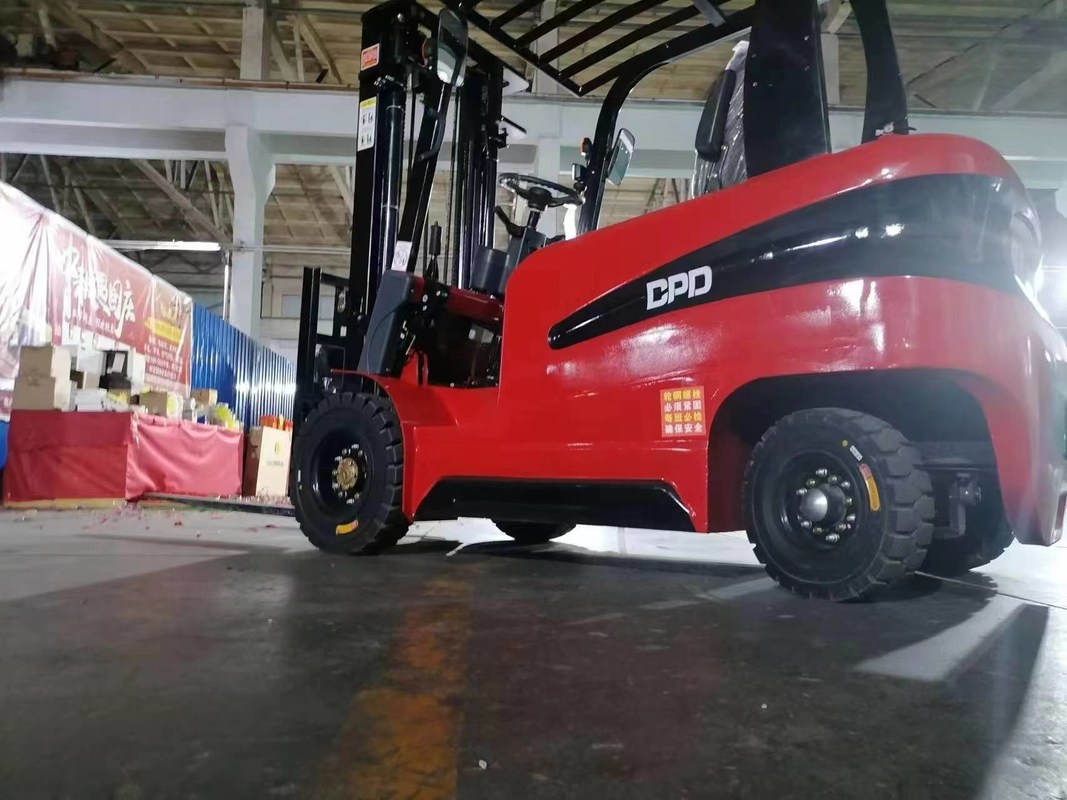 Τεχνουργήματα ντίζελ και ηλεκτρικά φορτηγά φορτηγά