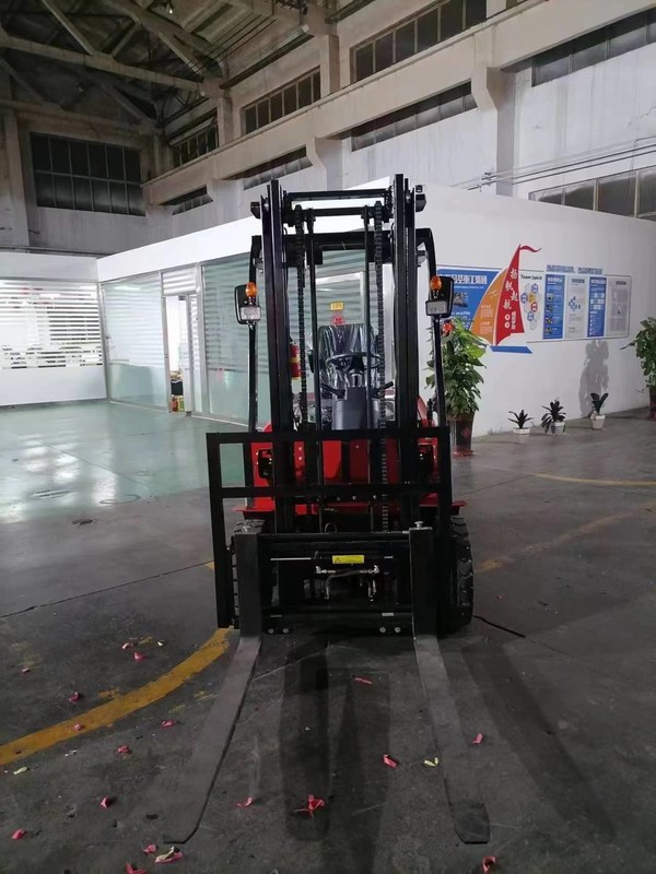 Τεχνουργήματα ντίζελ και ηλεκτρικά φορτηγά φορτηγά